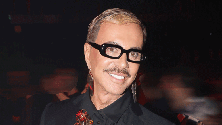 Γυμνός στο Instagram o Λάκης Γαβαλάς: «Μου έκλεψαν το μαγιό στην παραλία»