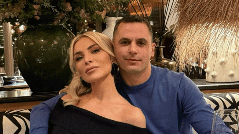 Κατερίνα Καινούργιου: Γενέθλια για το σύντροφό της – Το παθιασμένο φιλί στην παραλία