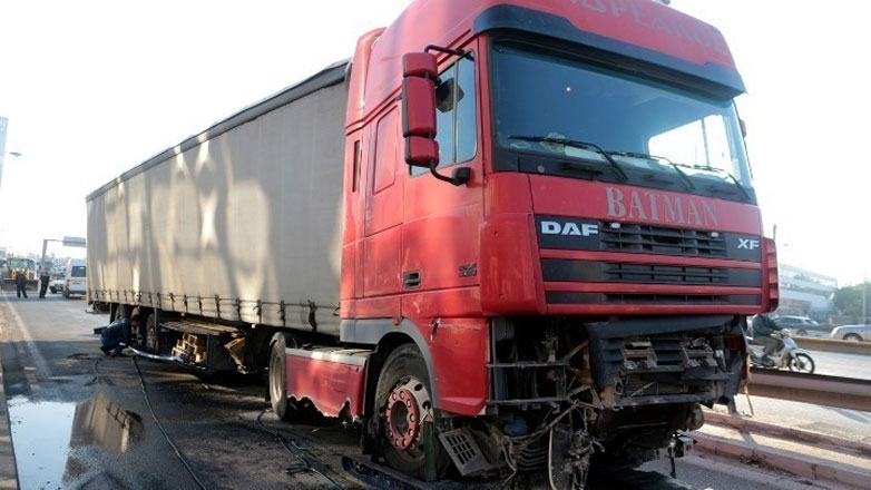 Τροχαίο ατύχημα με νταλίκα στο Δερβένι