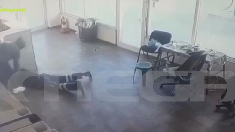 Ασπρόπυργος: Ένοπλος εισέβαλε σε βενζινάδικο και διέφυγε με το αυτοκίνητο του υπαλλήλου