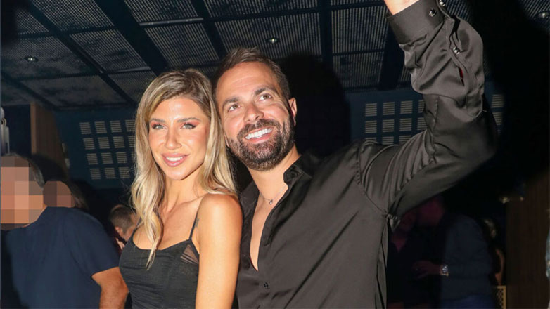 Ηλίας Βρεττός: Σπάνια βραδινή έξοδος με τη σύζυγό του στα μπουζούκια – Τα «έσπασαν» μέχρι το πρωί – Φωτογραφίες