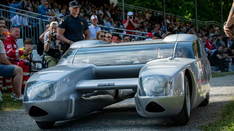 Silver Fox: Το μοντέλο που με 1.000άρη κινητήρα «πιάνει» τα 250χλμ./ώρα – Στα δεξιά ο οδηγός, στα αριστερά η μηχανή