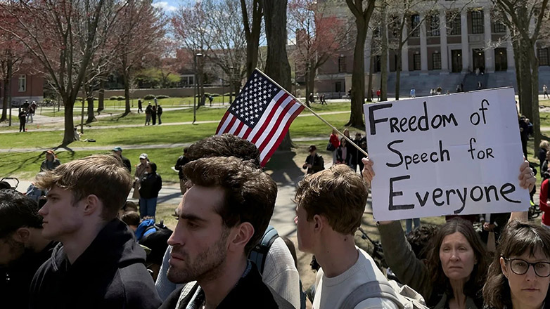 ΗΠΑ: Η κυβέρνηση σχεδιάζει να ελέγχει τα social media των ξένων φοιτητών