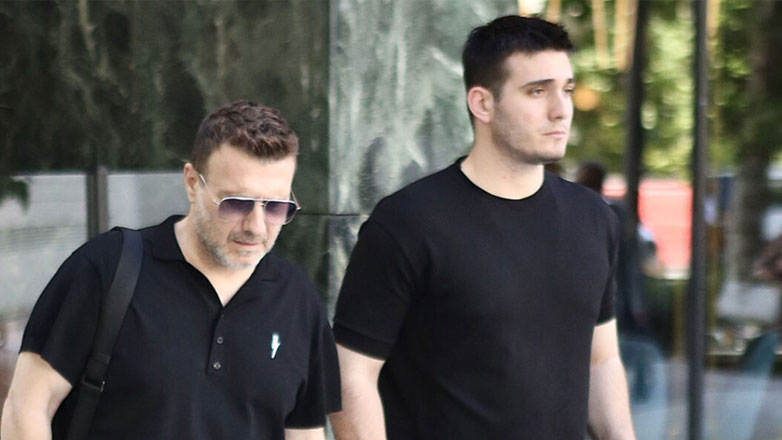 Γιάννης Πλούταρχος: Στο κέντρο της Αθήνας μαζί με τον γιο του, Γιώργο Κακοσαίο