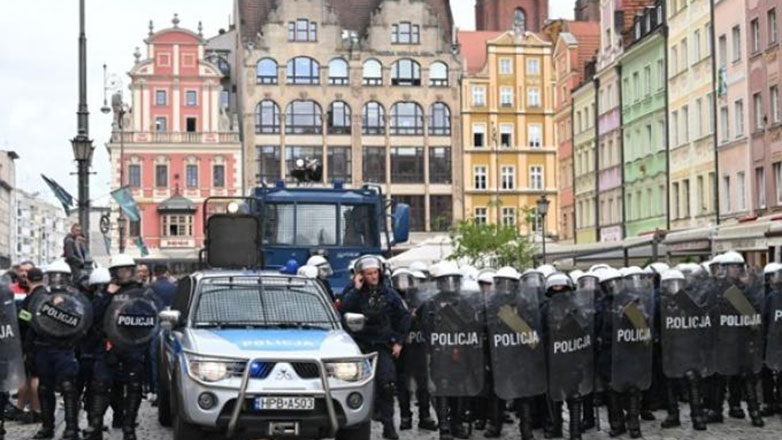 Conference League : Ξύλο και των… γονέων μεταξύ οπαδών Τσέλσι και Μπέτις στο Βρότσλαβ