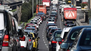 Κλειστή η Αττική οδός λόγω τροχαίου με φορτηγό