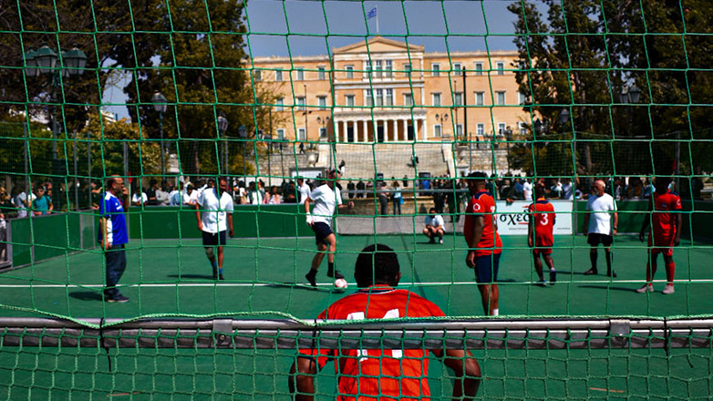 Η πλατεία Συντάγματος μεταμορφώνεται σε ένα ξεχωριστό γήπεδο ποδοσφαίρου