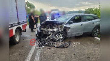 Τροχαίο στην Ανάληψη Καλαμπάκας  – Εγκλωβίστηκε επιβάτης του ενός οχήματος