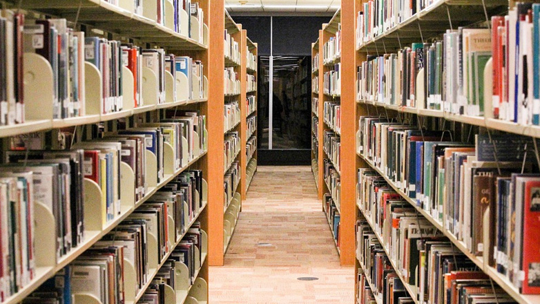 Ρωσία: Βιβλιοπωλεία έλαβαν κατάλογο βιβλίων που πρέπει να καταστρέψουν