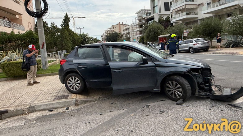 Τροχαίο στη Γλυφάδα μεταξύ τριών οχημάτων