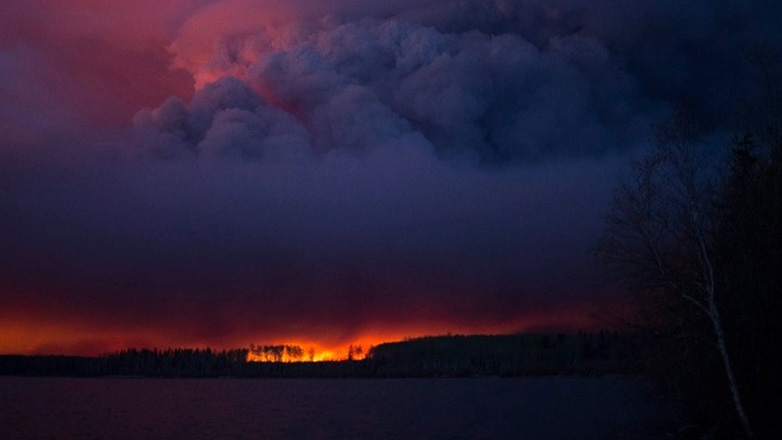 Καναδάς: Εσπευσμένη απομάκρυνση 17.000 κατοίκων λόγω πυρκαγιών
