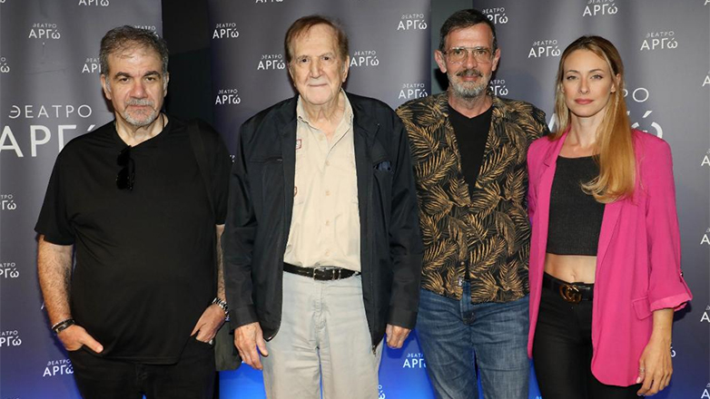 Η παράσταση «Εκείνος κι Εκείνος» του Κώστα Μουρσελά σε σκηνοθεσία Αλέξανδρου Ρήγα, σε καλοκαιρινή περιοδεία