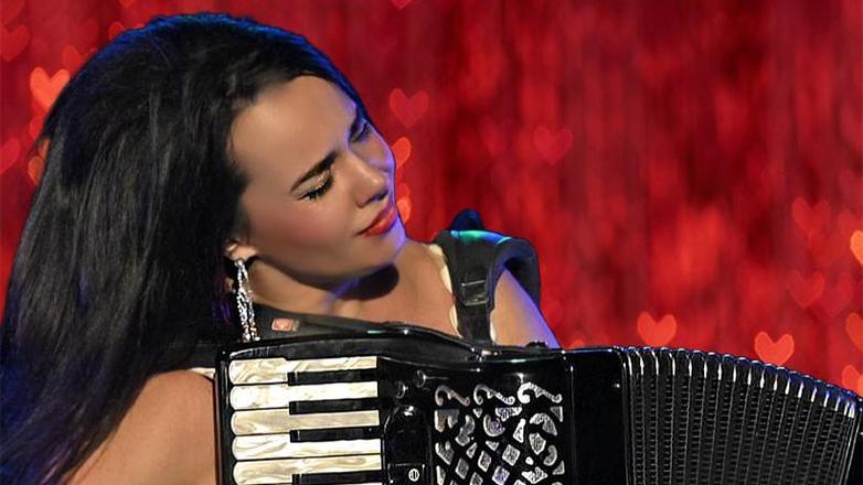 Zoe Tiganouria & OPA: Το απόλυτο collab του καλοκαιριού Remix by Dreamers Inc & DiPap (από Cafe De Anatolia)