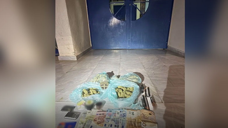 Έστησε «πάγκο» και πουλούσε ναρκωτικά μέσα στο προαύλιο σχολείου