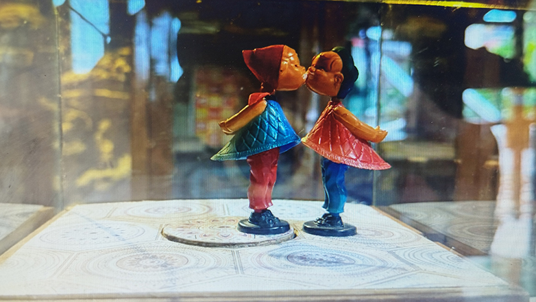 Έβρος: Το παιχνίδι που δεν πουλήθηκε ποτέ – Μισό αιώνα η μπαλαρίνα και ο αγαπημένος της κλείνουν το χορό με ένα φιλί