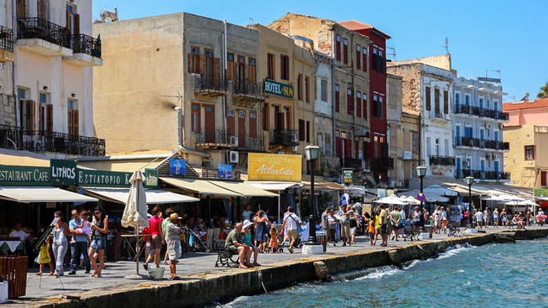 Χανιά: Αναλγησία εναντίον δασκάλας – Την πέταξαν έξω από το σπίτι που έμενε για να βάλουν μέσα τουρίστες