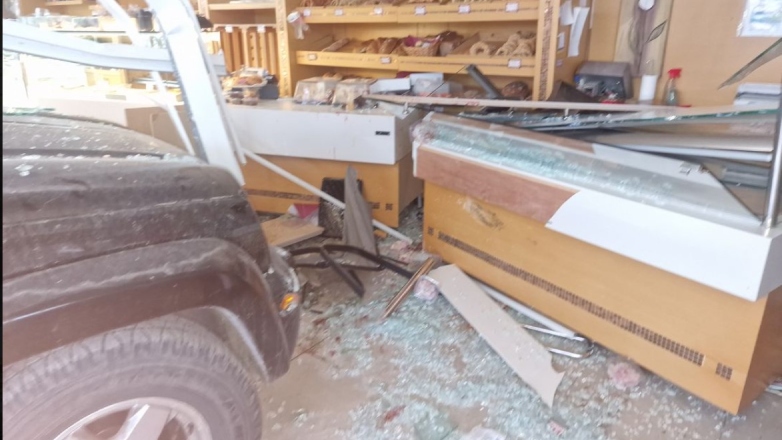 Τζιπ καρφώθηκε σε τζαμαρία φούρνου στην Κω και σκότωσε γυναίκα