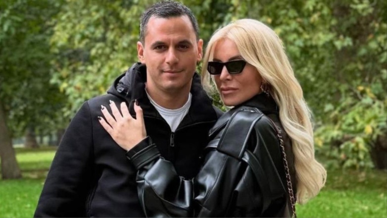 Κατερίνα Καινούργιου: Το τρυφερό μήνυμα που άφησε στο μαγαζί του συντρόφου της, Παναγιώτη Κουτσουμπή