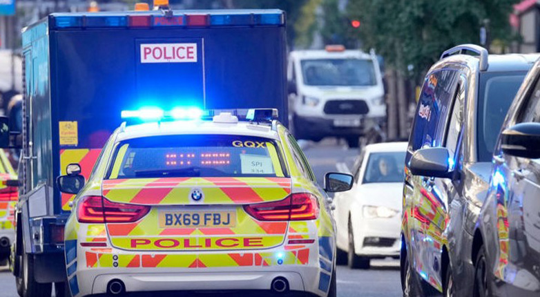 Αυτοκίνητο έπεσε σε πλήθος στο Λέστερ της Βρετανίας Αυτοκίνητο έπεσε σε πλήθος στο Λέστερ της Βρετανίας