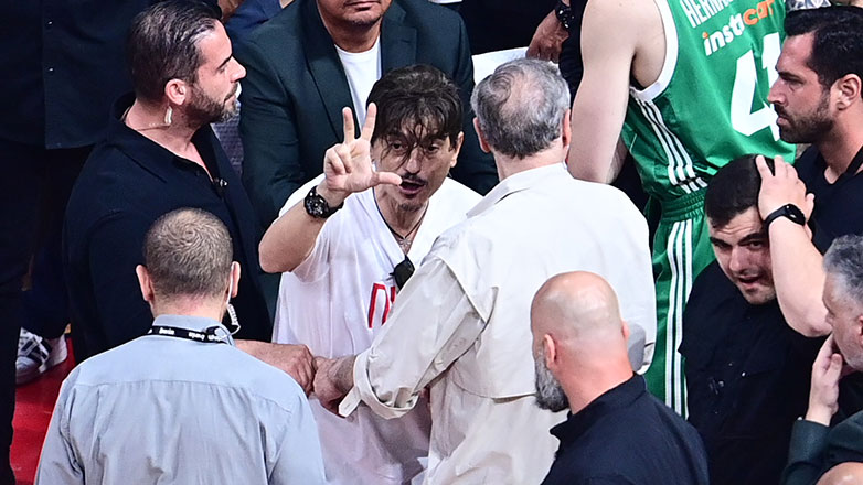 ΚΑΕ Ολυμπιακός: «Έφυγε τρέχοντας ο Γιαννακόπουλος για να αποφύγει την σύλληψη»