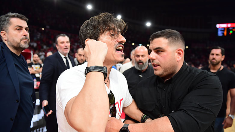 Γιαννακόπουλος: «Ένα ολόκληρο γήπεδο έβριζε την οικογένειά μου και ο Ολυμπιακός μού έκανε και μήνυση»