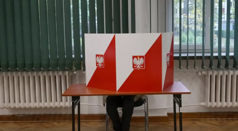 Πολωνία εκλογές: Μάχη του φιλοευρωπαίου δημάρχου της Βαρσοβίας και του συντηρητικού πρώην υπ. Δικαιοσύνης