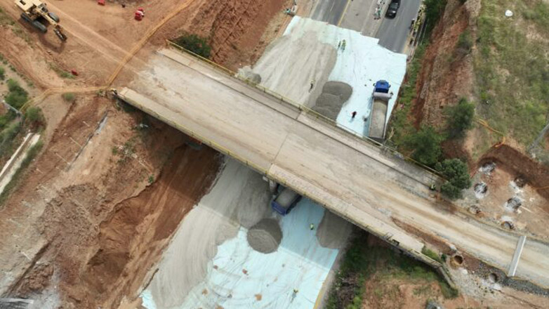 Θεσσαλονίκη: Η στιγμή της κατεδάφισης της γέφυρας Περραιβού