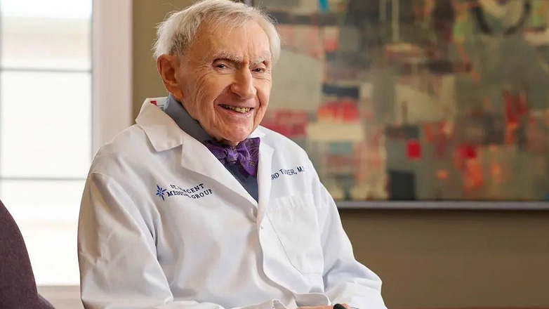 Ο γηραιότερος γιατρός του κόσμου, 102 ετών, αποκαλύπτει τον «εχθρό  της μακροζωίας»