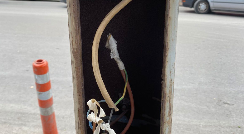 Κίνδυνος έξω από το εκθεσιακό κέντρο Περιστερίου