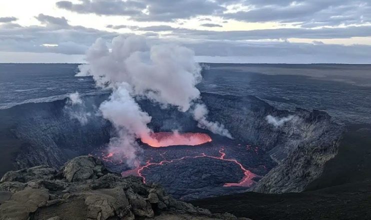 Ωρολογιακή βόμβα το ηφαίστειο κάτω από τη Νάπολη Ωρολογιακή βόμβα το ηφαίστειο κάτω από τη Νάπολη