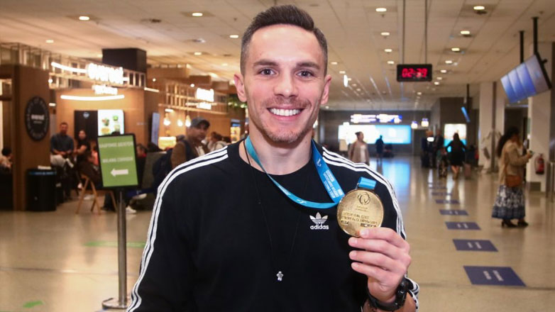 Πετρούνιας: «Ο αθλητισμός ενώνει, δεν χωρά η πολιτική στον αθλητισμό»