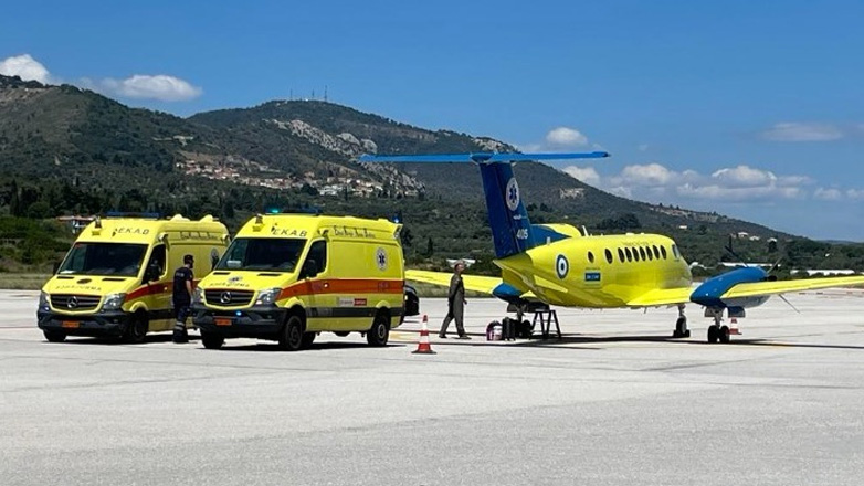 Γιατρός του Πολεμικού Ναυτικού από την Αθήνα πέταξε σε Σαντορίνη και Μυτιλήνη με αεροπλάνο του ΕΚΑΒ για να σώσει δύο ζωές