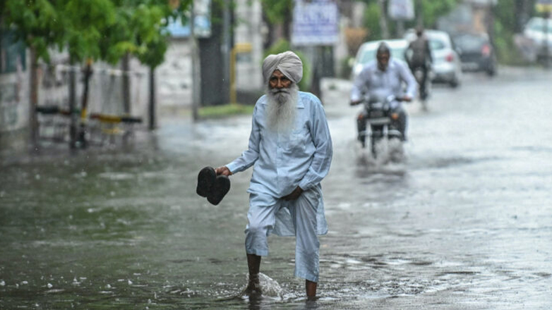 Τουλάχιστον 34 νεκροί από τις πλημμύρες στην Ινδία