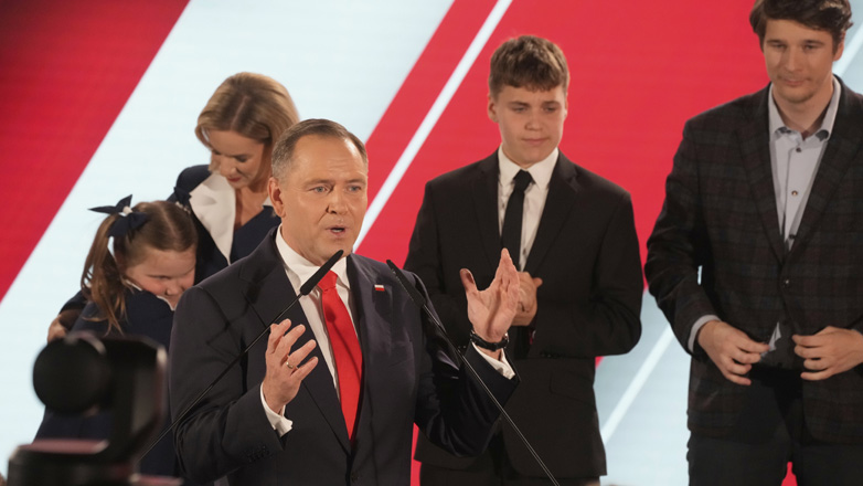 Προεδρικές εκλογές στην Πολωνία: Προβάδισμα για τον εθνικιστή Ναβρότσκι