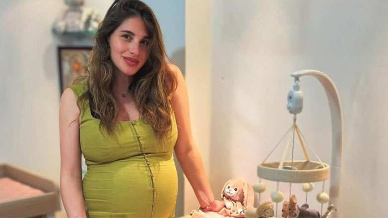 Παυλίνα Βουλγαράκη: Η πρώτη της φωτογραφία αγκαλιά με τη νεογέννητη κόρη της