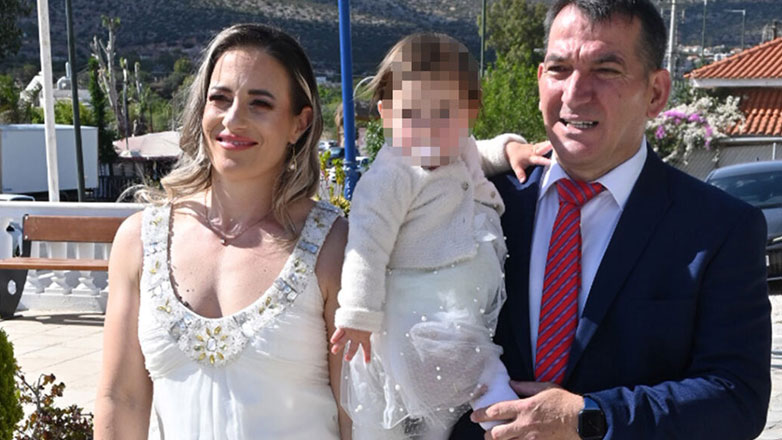 Πύρρος Δήμας – Αφροδίτη Σκαφίδα: Αδημοσίευτα στιγμιότυπα από τη βάφτιση της κόρης τους