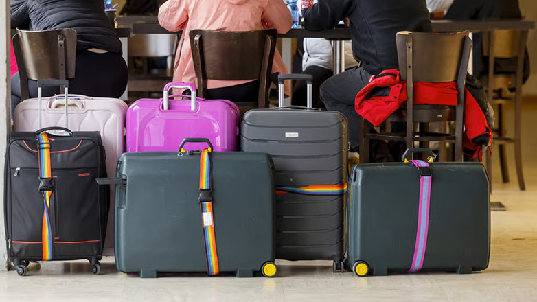 Η «μάχη» στους αιθέρες για τις χειραποσκευές φτάνει στην ΕΕ – Η θέση του Έλληνα Επίτροπου