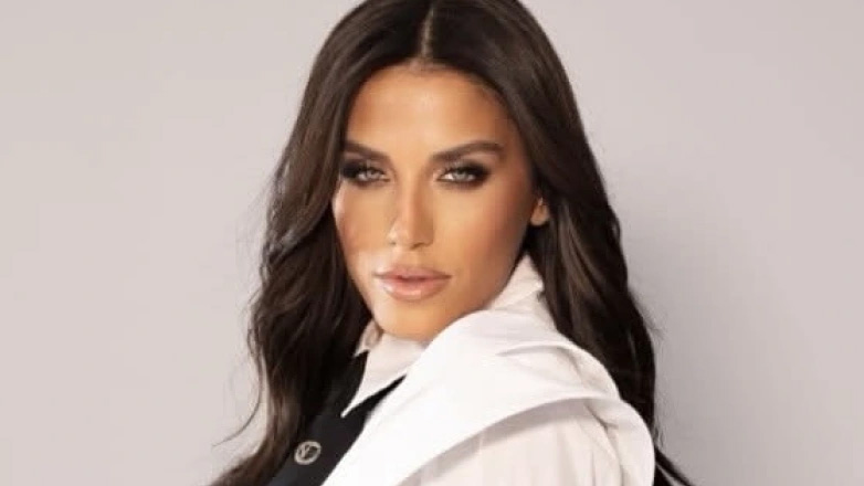 Ιουλία Καλλιμάνη: Έσπασε κάθε ρεκόρ στο Official IFPI με το “Κόντρα Παιδί”