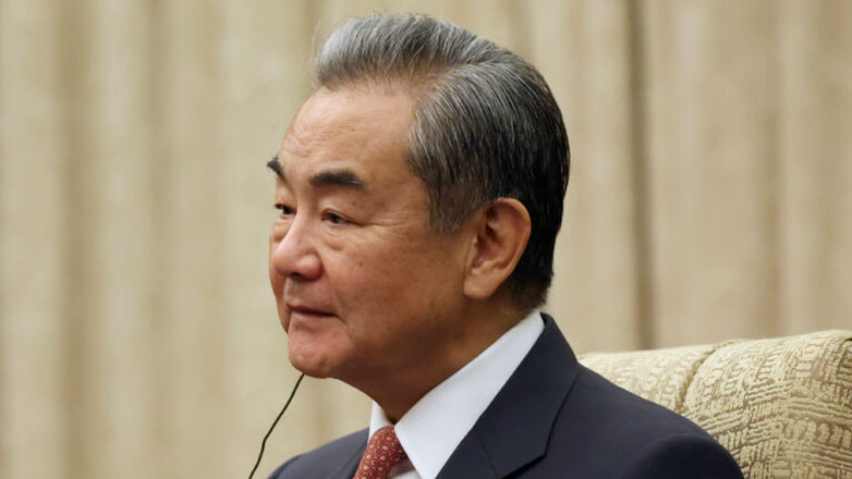 Ο Κινέζος Υπουργός Εξωτερικών είπε στον Αμερικανό Πρέσβη ότι οι σχέσεις των δύο χωρών πρέπει να επανέλθουν στο «σωστό δρόμο»