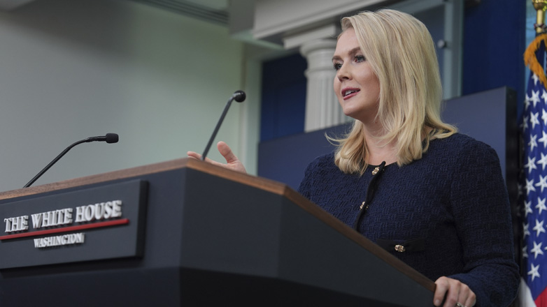 Ο Λευκός Οίκος «εξετάζει την αυθεντικότητα» πληροφοριών για θανάσιμα πυρά κοντά σε κέντρο διανομής βοήθειας στη Γάζα