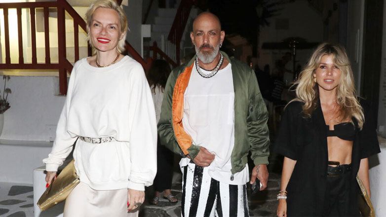 Χριστοπούλου, Καλογρίδης & Κωσταρά εγκαινίασαν τη Μύκονο με τα κυκλαδίτικα outfits – Φωτογραφίες