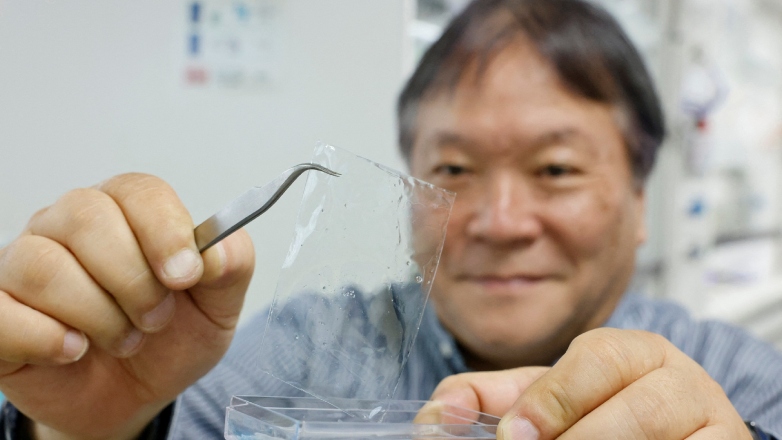 Επιστήμονες δημιούργησαν πλαστικό που διαλύεται στη θάλασσα