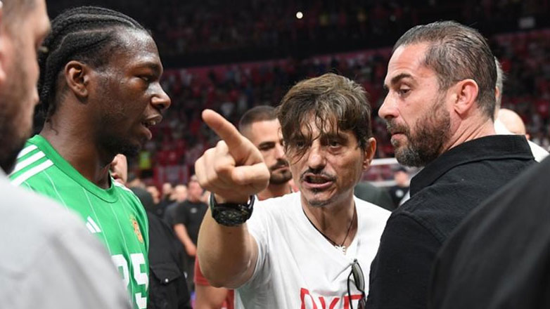 Ο Ολυμπιακός ζήτησε διετή αποκλεισμό από όλα τα γήπεδα για τον Δημήτρη Γιαννακόπουλο!