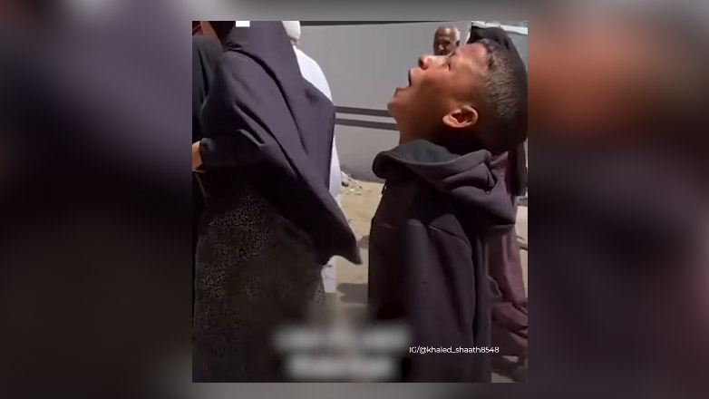 Βίντεο – γροθιά στο στομάχι με έναν μικρό Παλαιστίνιο να σπαράζει για τον θάνατο του πατέρα του