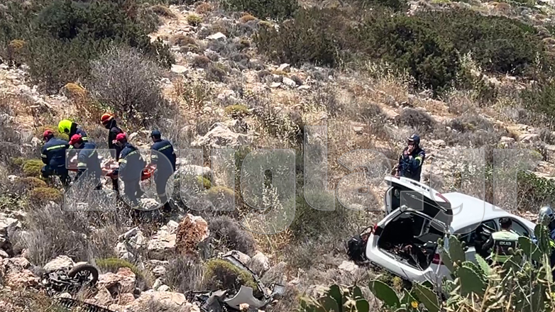 Καρέ καρέ η δραματική διάσωση ηλικιωμένων, που έπεσαν με το Ι.Χ. στα Λιμανάκια Καρέ καρέ η δραματική διάσωση ηλικιωμένων, που έπεσαν με το Ι.Χ. στα Λιμανάκια