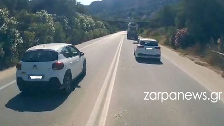 Βίντεο – σοκ από τον ΒΟΑΚ: Μπαίνει στο αντίθετο ρεύμα για να κάνει προσπέραση σε στροφή