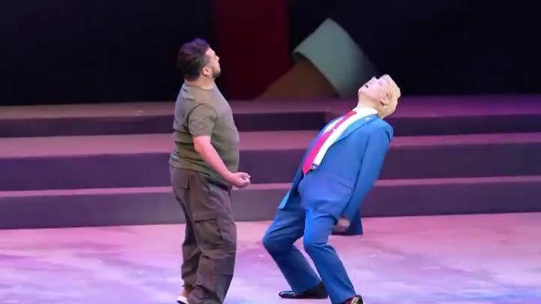 Μονομαχία Τραμπ – Ζελένσκι επί σκηνής