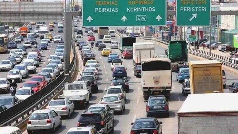 Με καθυστερήσεις στην Αθηνών – Κορίνθου η έξοδος για το τριήμερο του Αγίου Πνεύματος