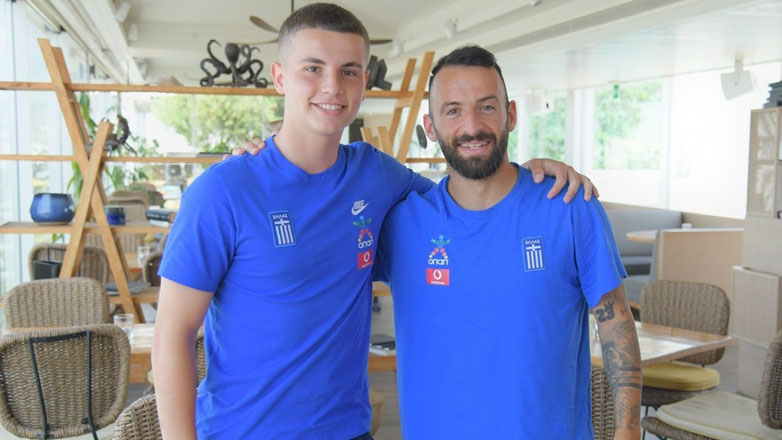 Χρήστος Μουζακίτης και Μανώλης Σιώπης σε τρελά κέφια – Ποιος επικράτησε στο κουίζ παλιάς vs νέας γενιάς