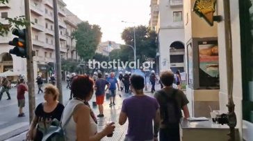 Θεσσαλονίκη: Ένταση και χρήση κρότου λάμψης από τα ΜΑΤ στην πορεία για το Madleen